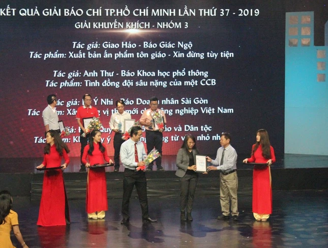 Báo Giác Ngộ đoạt giải khuyến khích giải Báo chí ảnh 1 1bc.JPG