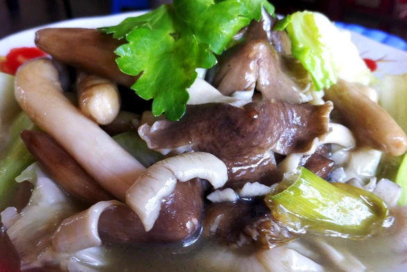 Nấm mối nướng giấy bạc, chỉ có thể nói 'ngon tê lưỡi' ảnh 1 img2121-1560950480477340915538_jpg.jpg