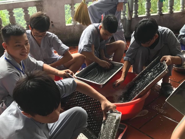 Thi toạ thiền, hai bạn trẻ ngồi trên 8 tiếng ảnh 3 64367736_2795834917153140_6633365908209270784_o.jpg