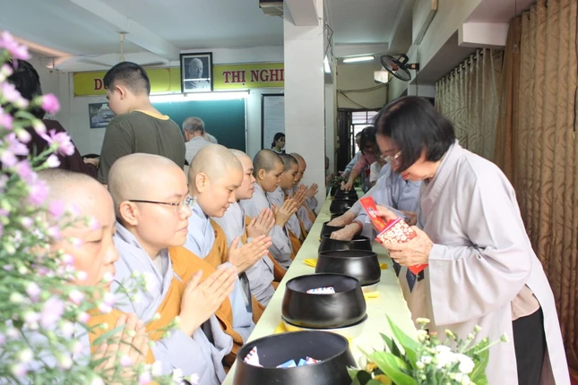 Lễ cúng dường tại trường hạ chùa Phước Hòa ảnh 3 5ph.JPG