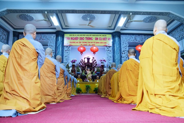 Lãnh đạo BTS GHPGVN TP.HCM thăm, sách tấn chư hành giả an cư ảnh 35 64731220_2287710638119631_7477856632945246208_o.jpg