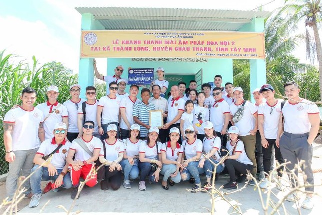 Các đơn vị trao nhà, hiến máu, khám bệnh, tặng quà ảnh 1 tn2.jpg