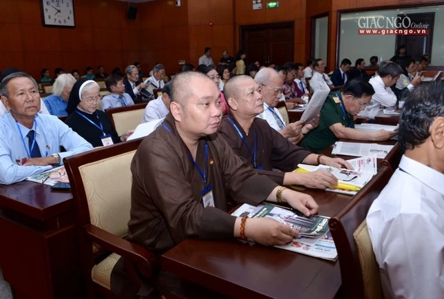 Khai mac Dai hoi ĐB MTTQVN TPHCM - sang 27-6 (2).jpg