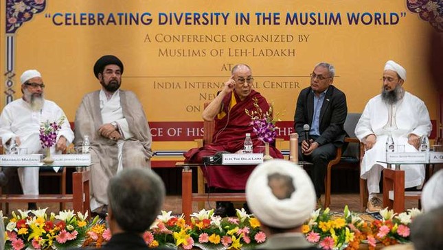 duc dalai lama -hoi giao.jpg