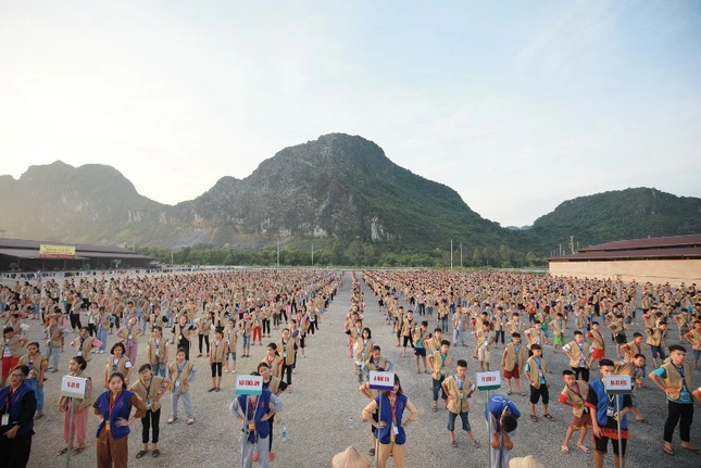 Thể dục buổi sáng tại khóa tu chùa Tam Chúc 2019 - Ảnh Vũ Thái.JPG