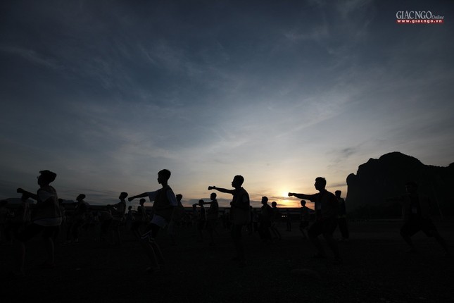 Vì sao bạn nên đi khóa tu mùa hè ở chùa? ảnh 1 Thể dục buổi sáng tại khóa tu 2019 .- Ảnh Vũ Thái.jpg