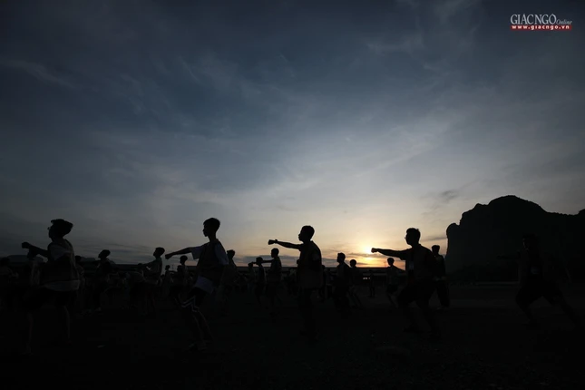 Thể dục buổi sáng tại khóa tu 2019 .- Ảnh Vũ Thái.jpg