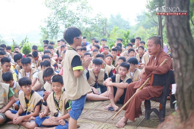 2. Đại đức Thích Minh Quang và các em khóa sinh của Khóa tu Trúc hạ vươn mình - lần thứ 18 năm 2019 - Ảnh Đức Vinh.jpg