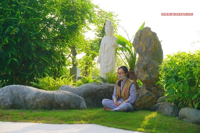 LẶNG THINH - Ảnh Đình Khoa.jpg