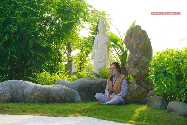 LẶNG THINH - Ảnh Đình Khoa.jpg