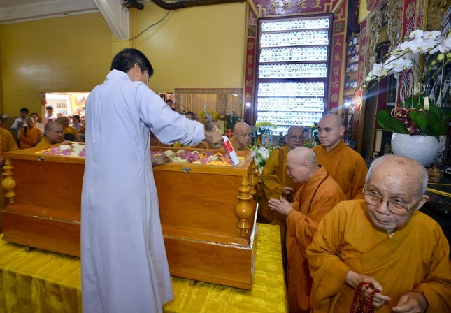 Lễ nhập quan HT.Thích Thiện Tịnh ảnh 7 40485c322b24cf7a9635.jpg