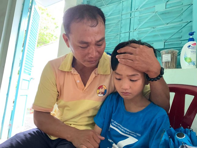 Cha tìm con và phép mầu tình thương ảnh 2 nguon tin.jpg