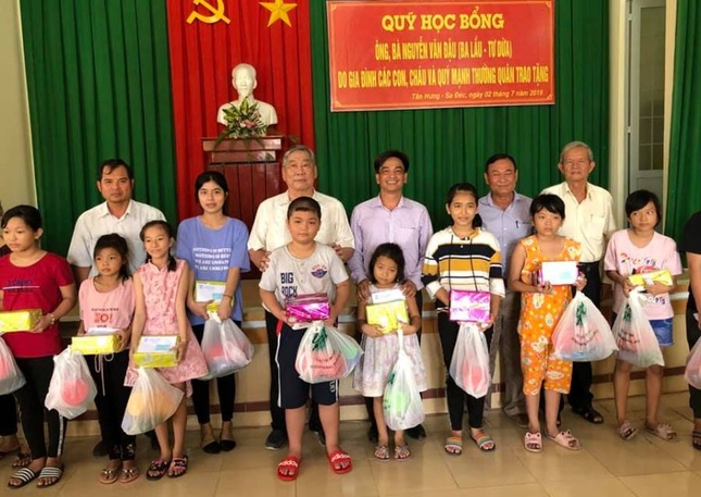 Tang hoc bong va dung cu hoc  tap-sinh hoat cho HSKK.jpg