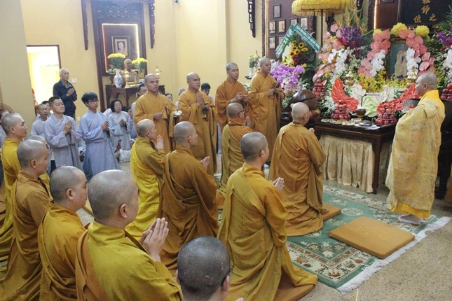 Trang nghiêm tưởng niệm Đại lão HT.Thích Thiện Hào ảnh 28 7xl.jpg