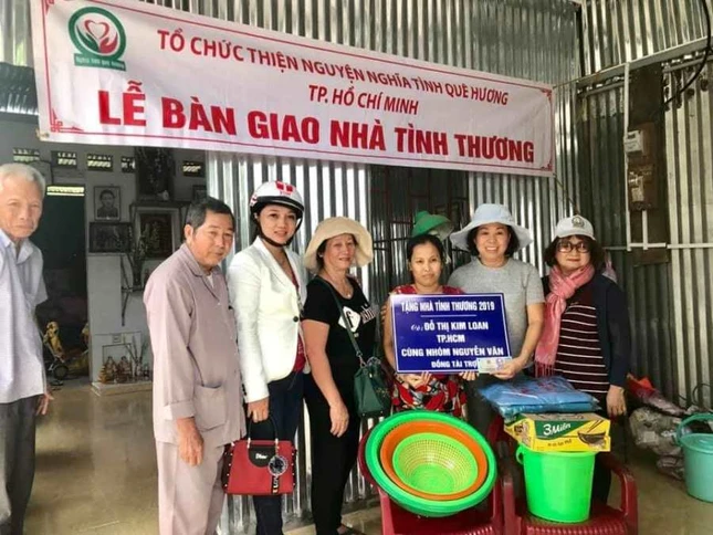 Tang nha TT va qua tai huyen Tri  Ton.jpg