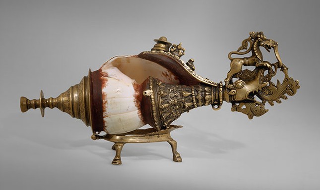 Từ ốc thiêng shankha đến pháp loa của nhà Phật ảnh 1 h5_1986.12_av1.jpg