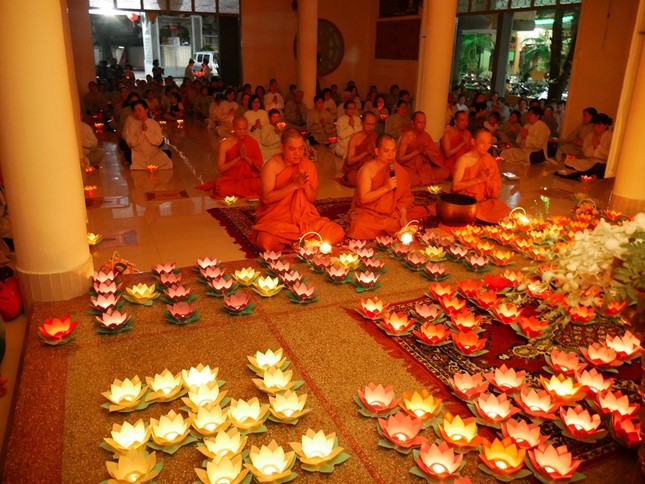 Nét đẹp dâng y và lễ Vu lan tại tịnh xá Trung Tâm ảnh 10 1 anhtxtt10.jpg