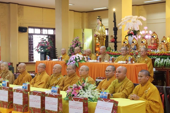 1- chư tôn đức chứng minh .jpg