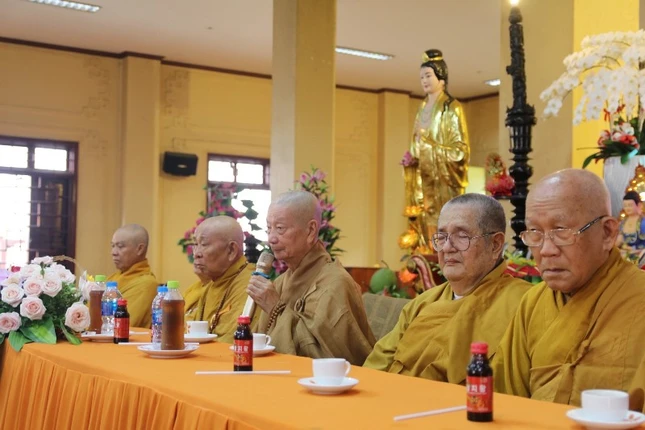 3- HT Thích Trí Quảng ban đạo từ .jpg