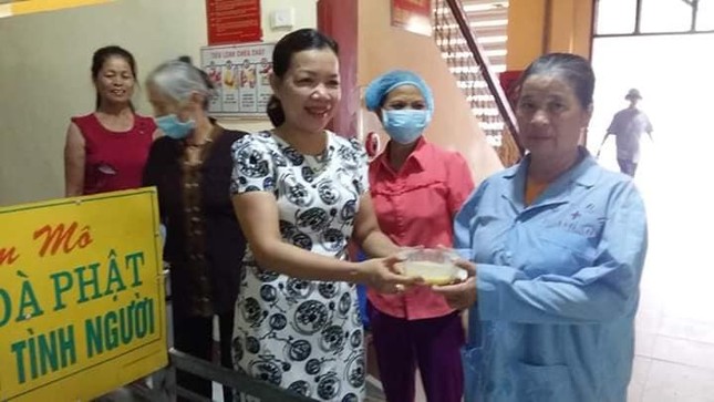 Nghệ An: Khám, cấp phát thuốc và cháo miễn phí ảnh 2 02.jpg