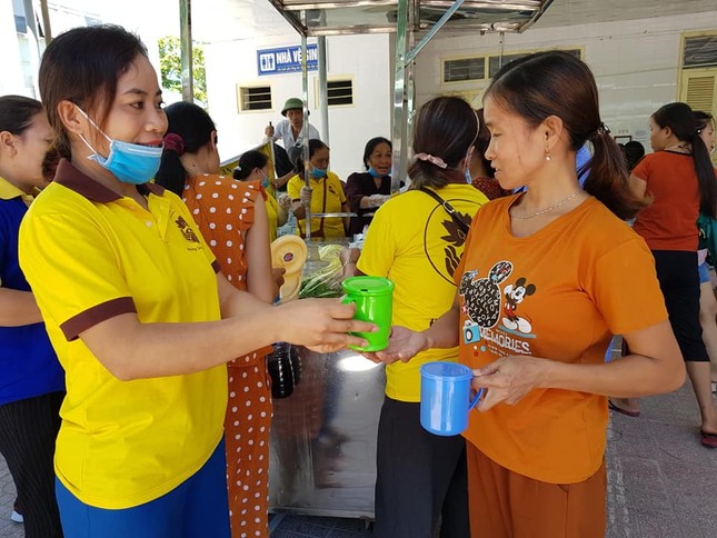 Nghệ An: Khám, cấp phát thuốc và cháo miễn phí ảnh 3 03.jpg