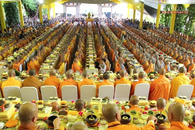 TT-Huế: Trang nghiêm lễ Tự tứ, Vu lan, cúng dường trai tăng ảnh 5 5.jpg