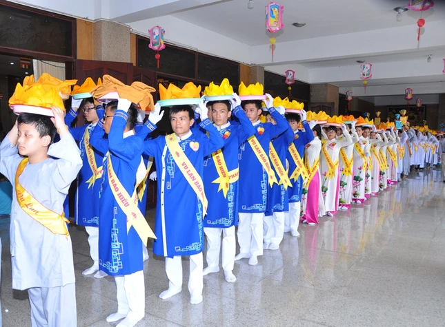 18 Chu Tang huong dan dang y.JPG