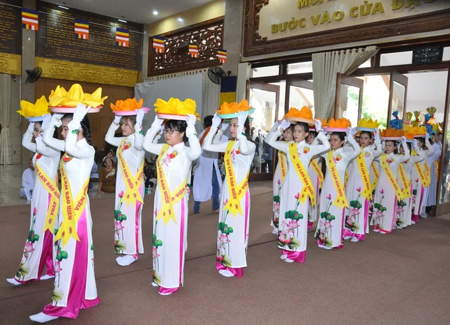 19 Chu Tang huong dan dang y.JPG