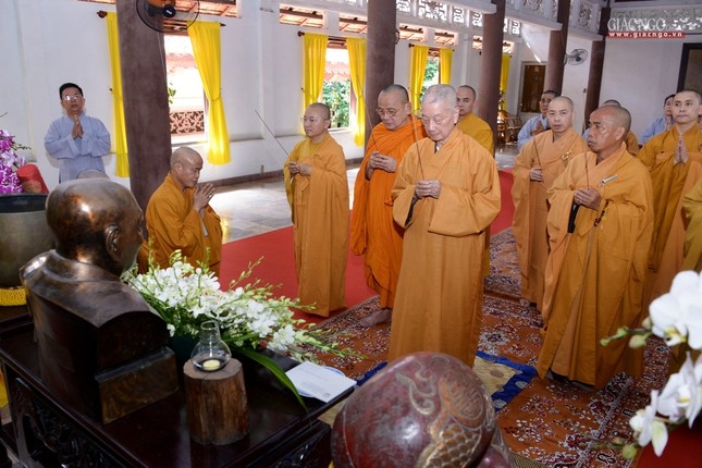 Khanh tue HT vien Truong - Tuong HT Minh Chau (6).jpg