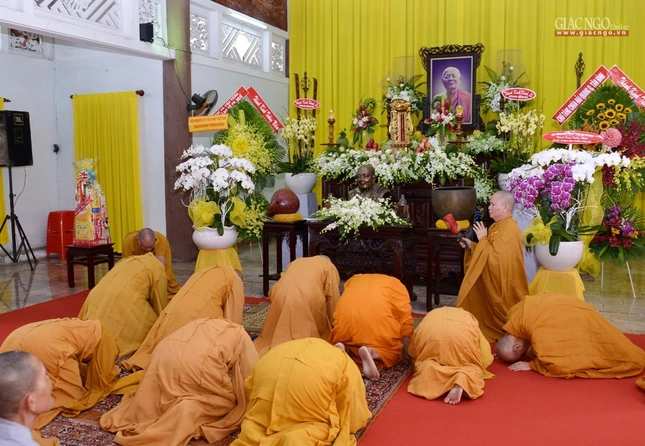 Khanh tue HT vien Truong - Tuong HT Minh Chau (7).jpg