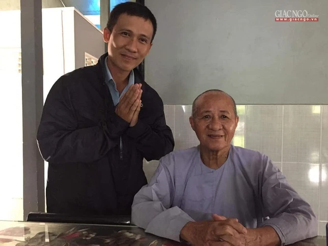 Ni su Thich Nu Hue Tam va tac gia.jpg