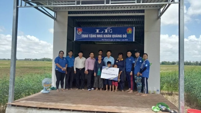 Tang nha khan quang do cho gd em  Gia Bao.jpg