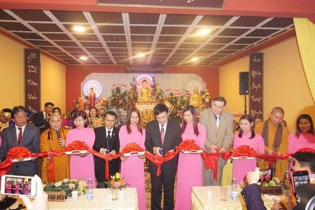 trung tam van hoa Phat giao VN o Czech 1.jpg