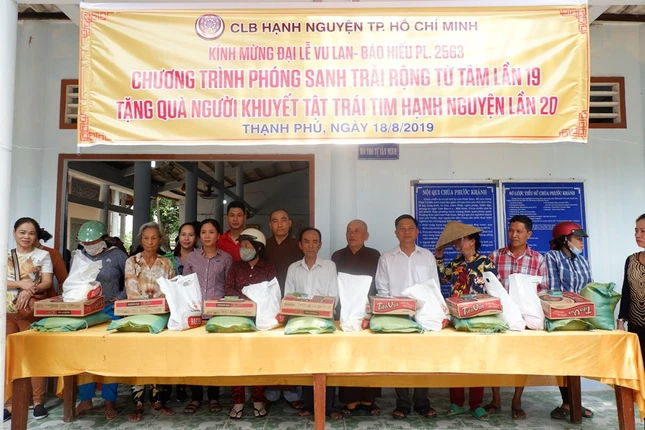 Nhiều hoạt động từ thiện nhân mùa Vu lan ảnh 5 clb1.JPG