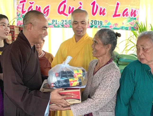 TT Quy tang qua cho ho ngheo.jpg