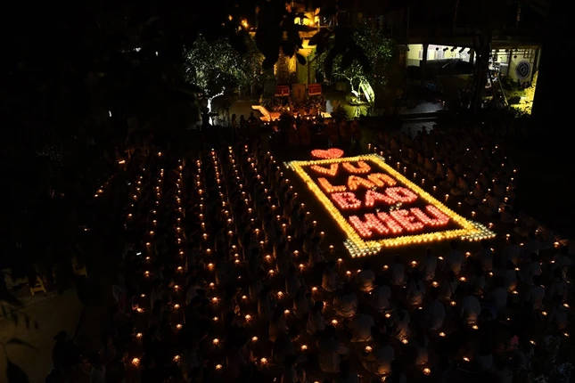 "Đêm hội hoa đăng" tại chùa Hòa Phúc ảnh 1 3.jpg