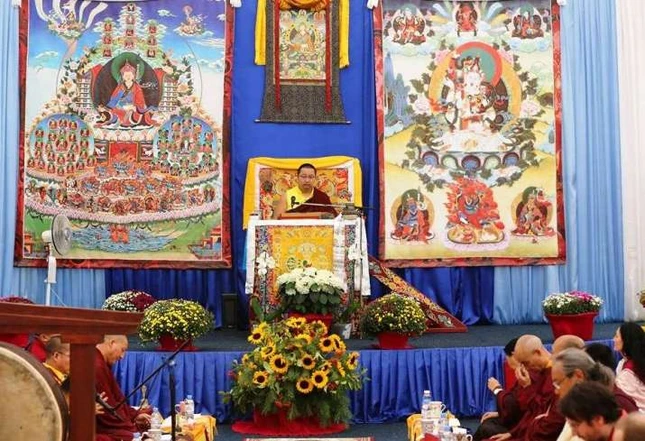 rinpoche tham Moscow 1.jpg