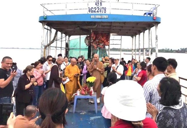 DD Thich Minh Phuoc cau nguyen truoc khi phong sanh ca.jpg