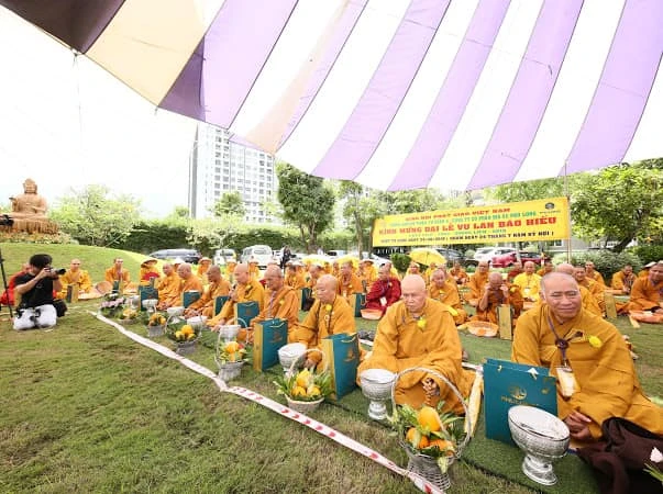 6- Trên 250 Tỷ kheo tham dự Bát hội cúng dường .jpg