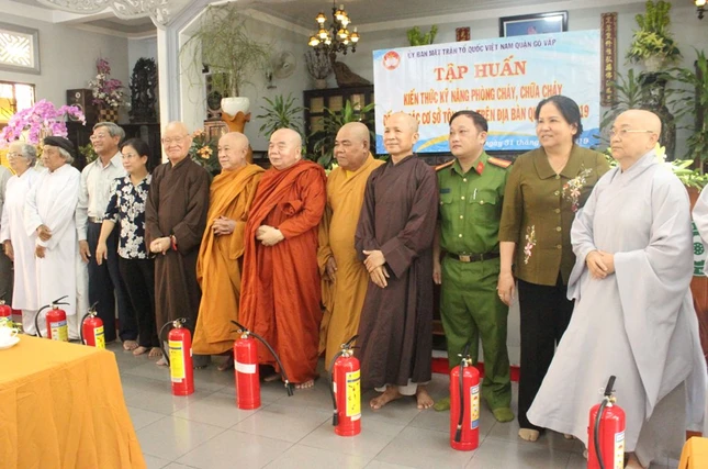 Tập huấn phòng cháy chữa cháy cho Tăng Ni Q.Gò Vấp ảnh 3 5gv.JPG