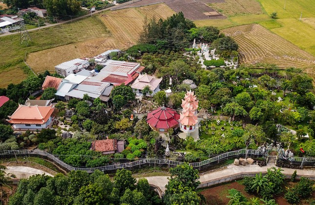 Ngôi chùa có cổng hình cây tre ở Đồng Nai ảnh 1 Ngôi chùa có cổng hình cây tre