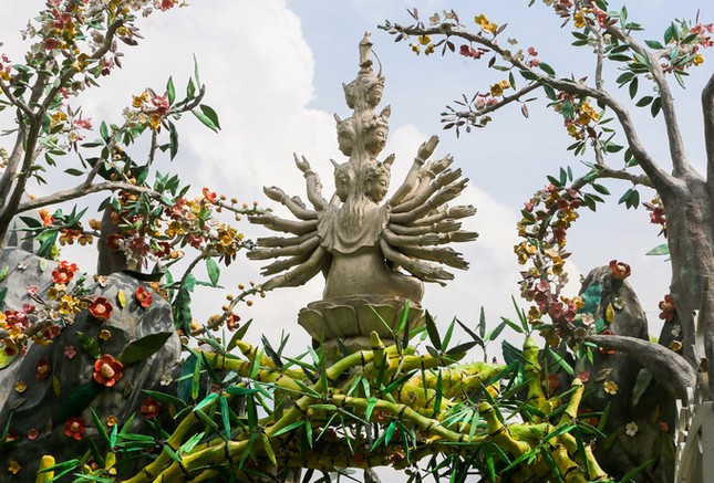 Ngôi chùa có cổng hình cây tre ở Đồng Nai ảnh 4 Ngôi chùa có cổng hình cây tre