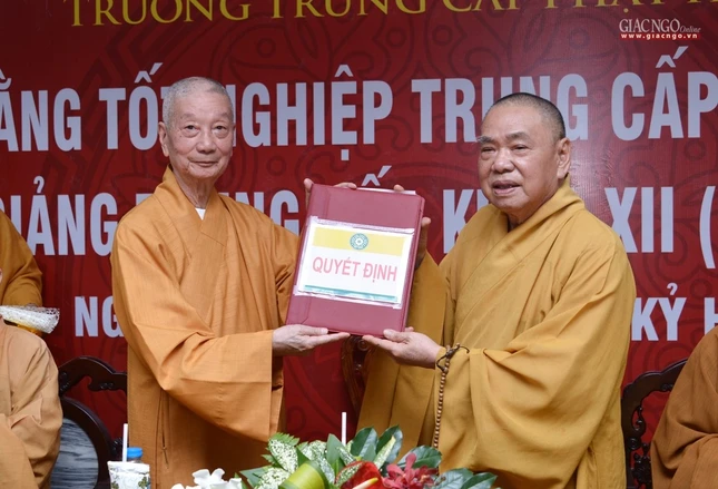 Tot nghiep Truong TCPH -Khai giang (23).jpg