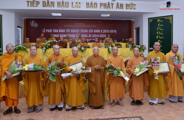 Tot nghiep Truong TCPH -Khai giang (25).jpg