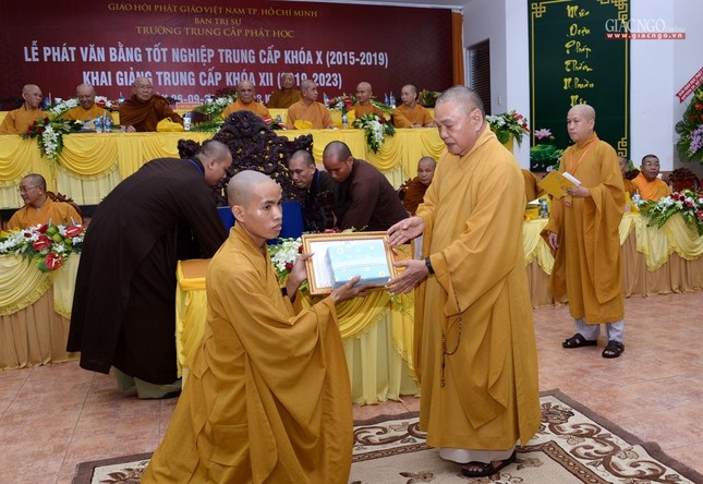 Tot nghiep Truong TCPH -Khai giang (29).jpg