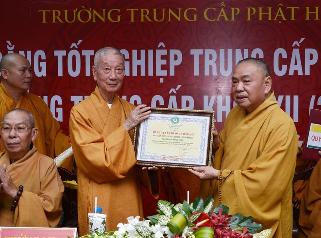 Tot nghiep Truong TCPH -Khai giang (24).JPG