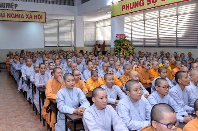 Tot nghiep Truong TCPH -Khai giang (6).JPG