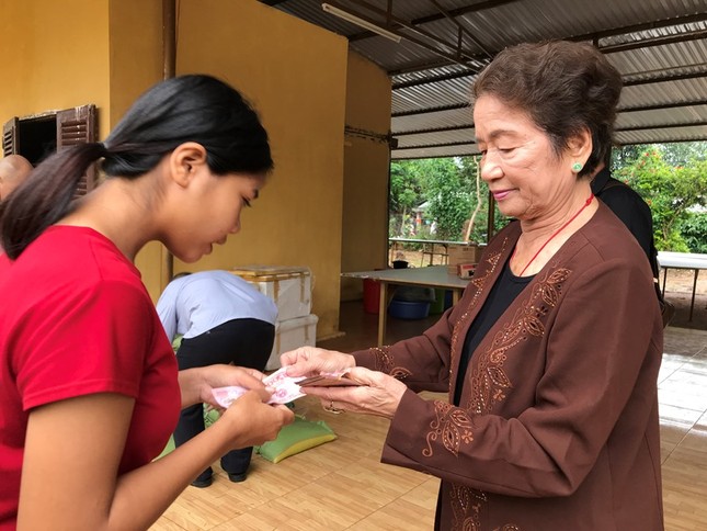 Ban Từ thiện Phật giáo TP.HCM trao quà tại Đăk Hà ảnh 2 IMG_5211.jpg