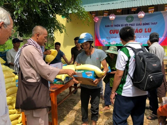 TT Quy trao qua cuu tro tai tinh  Quang Tri.jpg