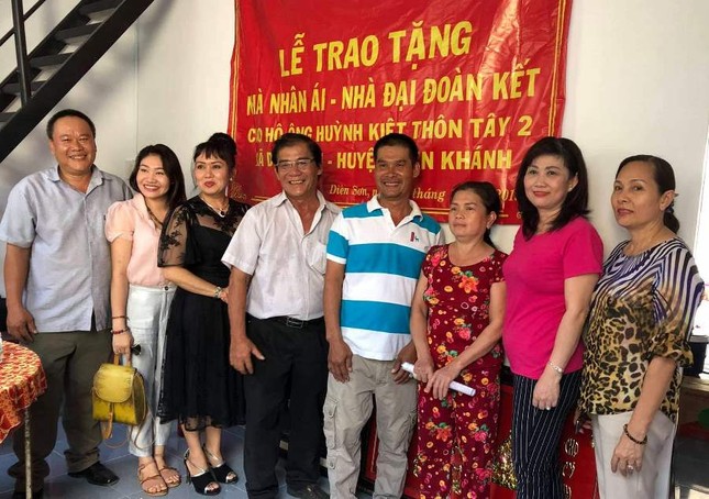 Bàn giao Nhà cho anh Huỳnh Kiệt (áo thun, giữa).jpeg